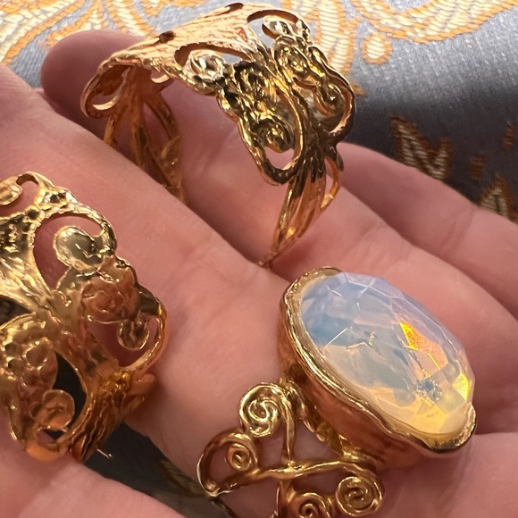 Meet your Posher, Jenna. I specialize in Vintage/Antique Fine Jewelry! Welcome!! - Picture 9 of 14